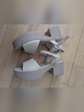 Soda Stacie Women’s Open Toe Chunky Mid Block Heel Sandals - Taupe Size 10